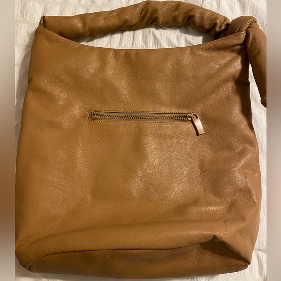 Incredibly soft tan basket weave shoulder bag - Picture 3 of 5